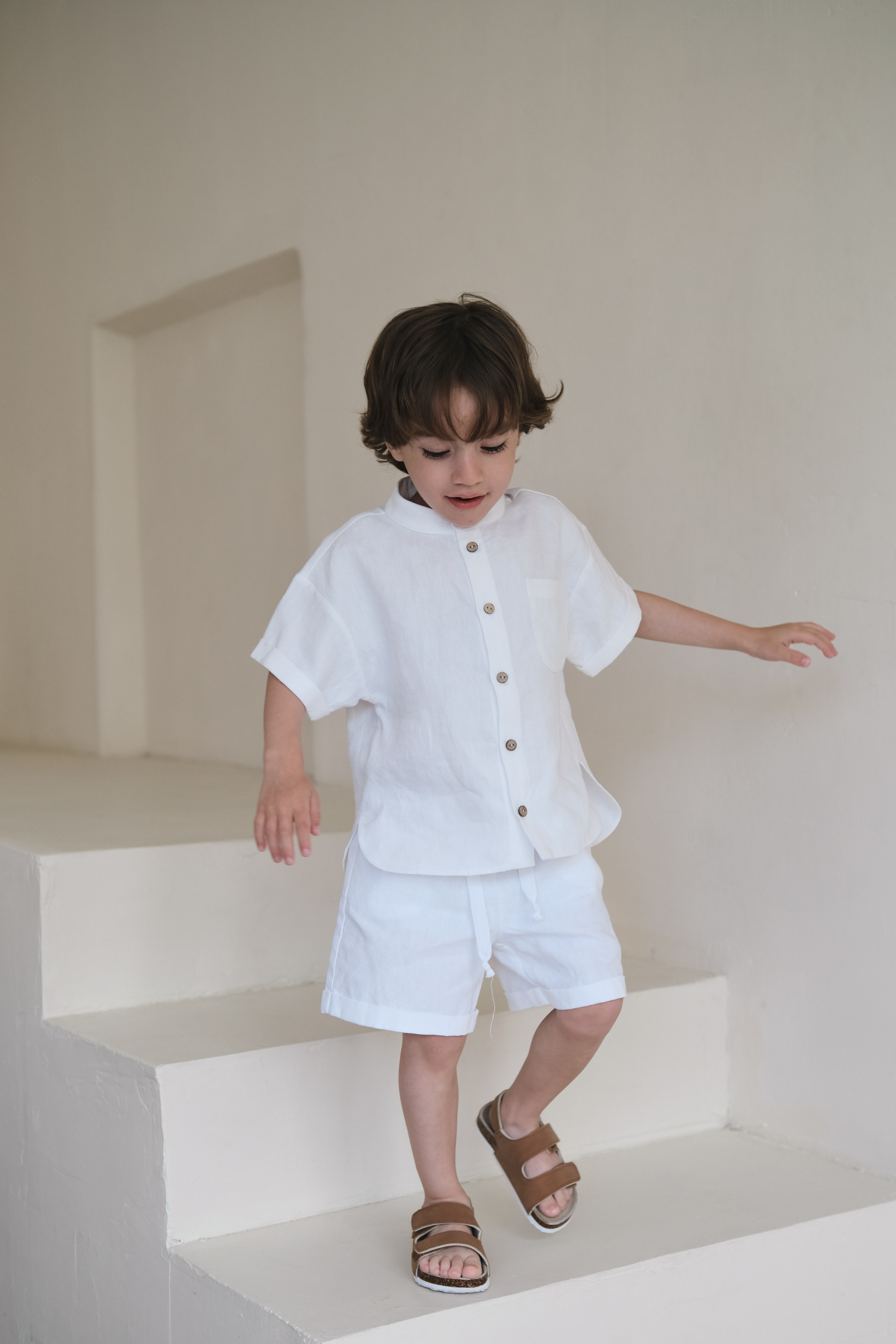 Дети в свободной одежде